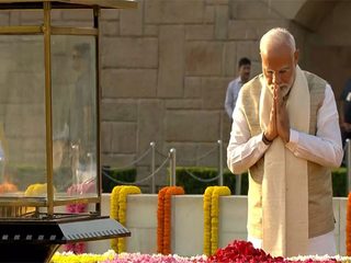 PM Modi Pays Tribute to Gandhi, Shastri; Paris Firm to Design Sabarmati Museums