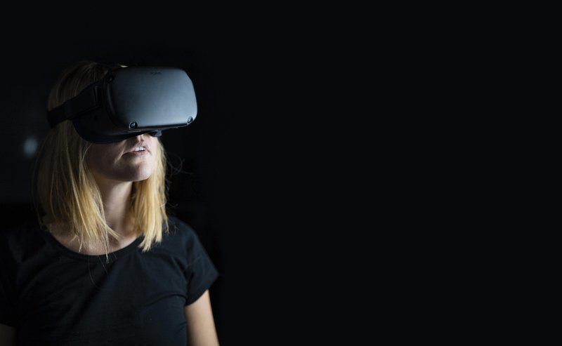 AI-guided VR therapy for hot flashes passes early test, efficacy unproven