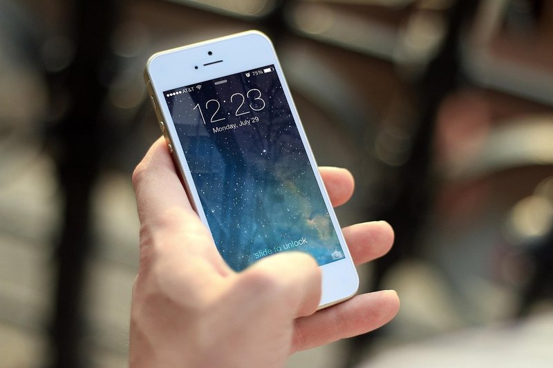Apple shares slip after report of 15-20% cut in iPhone 18 Pro parts orders