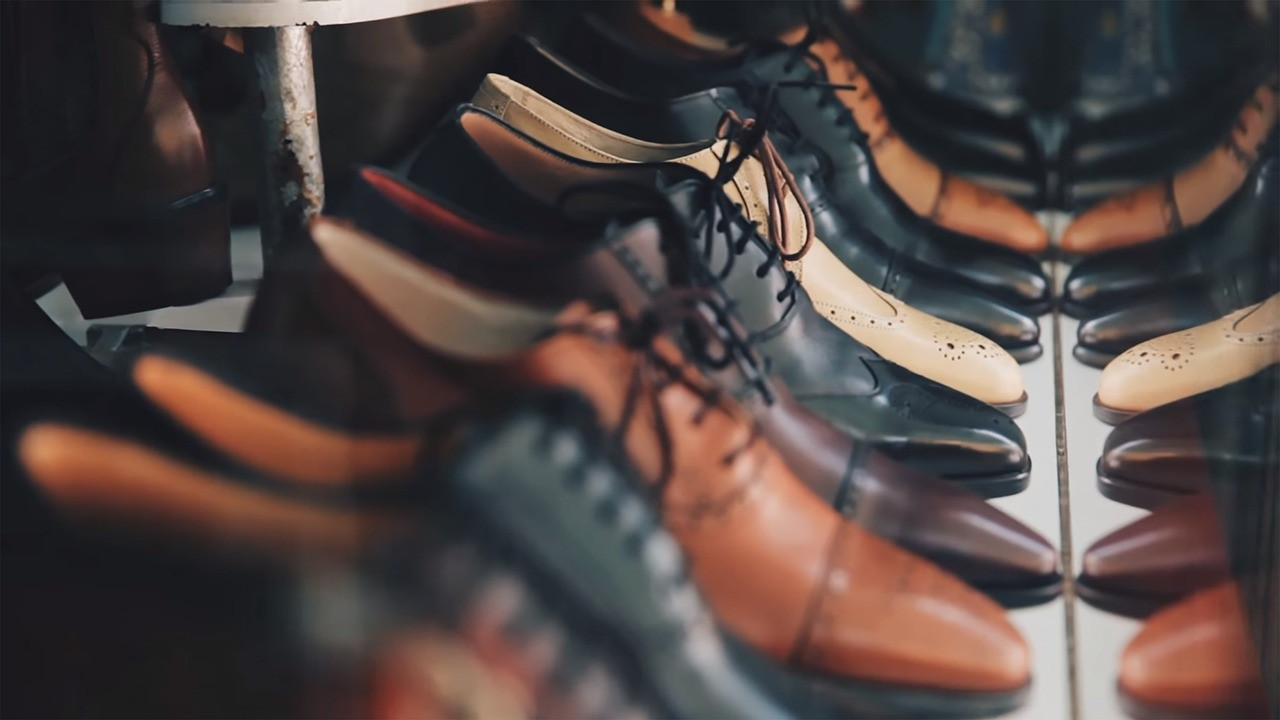 Representative image: shoe shop shelves