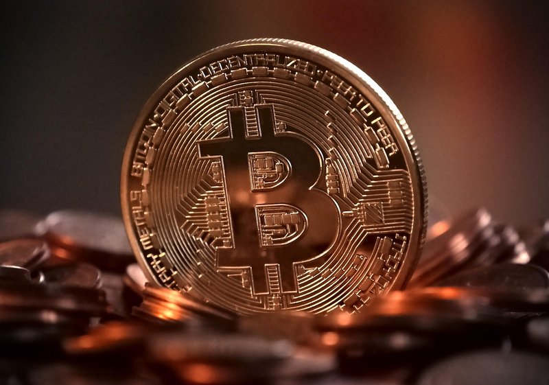 Bitcoin slips 2% in week to $82,900; Ether, Solana fall three times as hard
