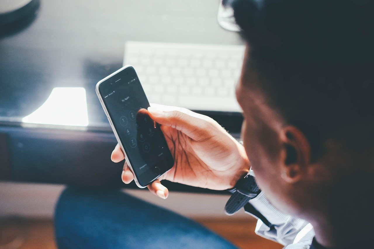 Representative image: smartphone incoming call screen