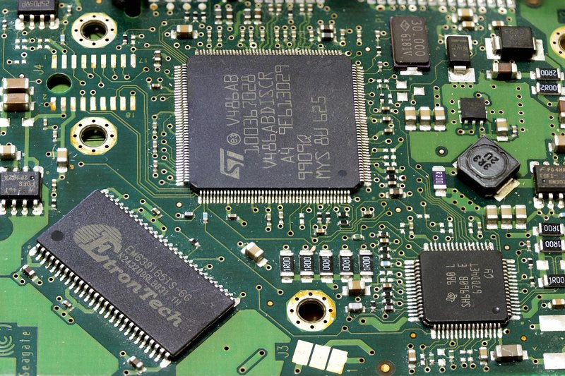 Chip start-up Ubitium raises $14 million to put AI, sensing and control on one processor