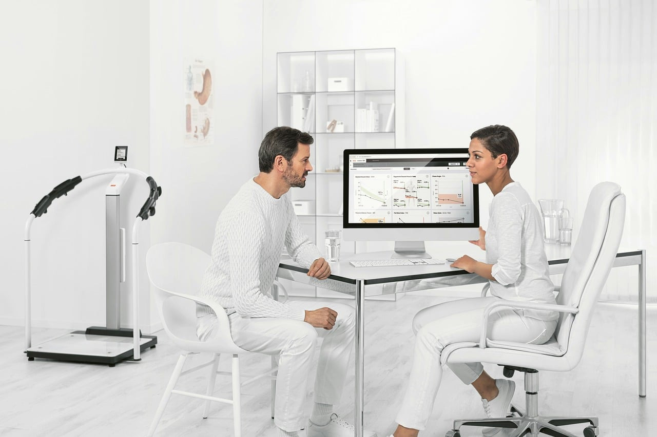 Representative image: doctor using laptop in clinic