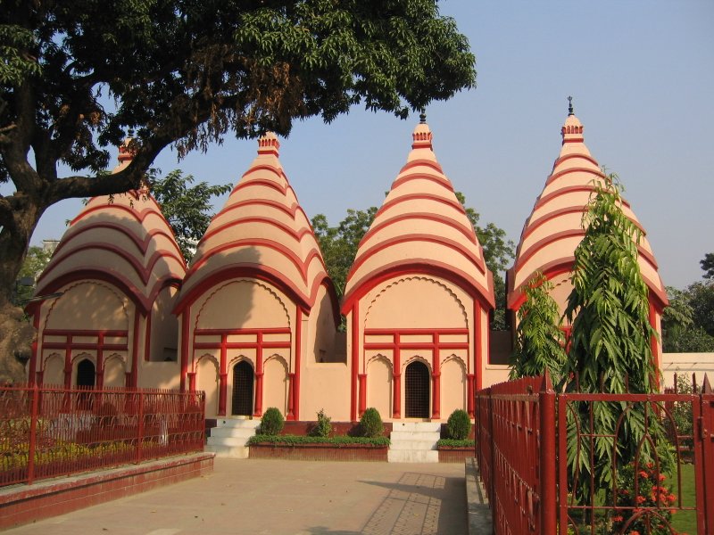 Durga Puja begins in Bangladesh at over 33,000 mandaps under tight security