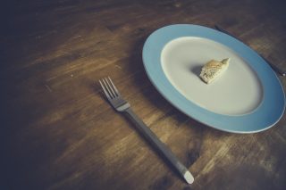 Eating after dinner linked to 20-30% more liver disease in study of 200,000