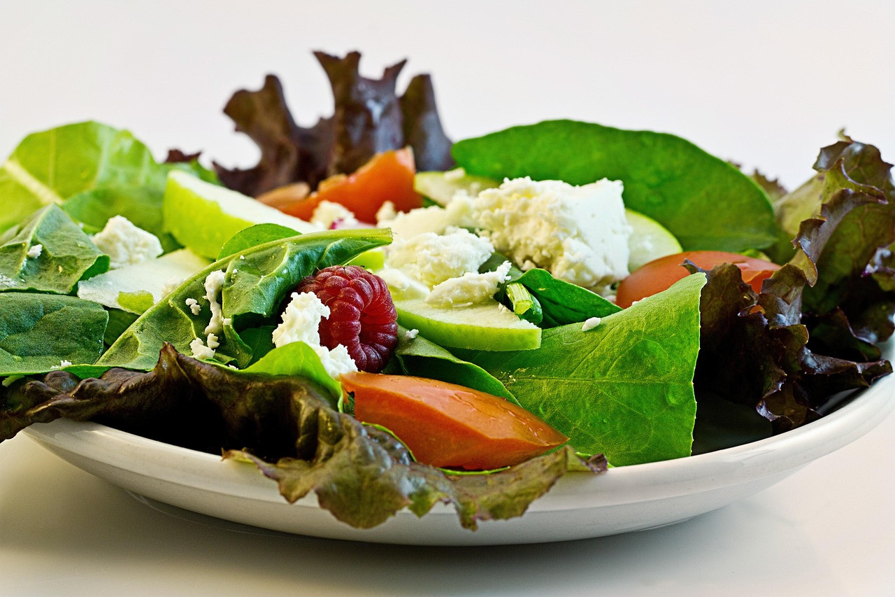 Representative image: teenagers eating healthy lunch