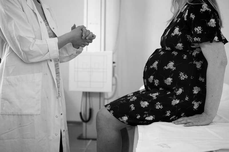 Excess pregnancy weight gain tied to severe maternal complications: study