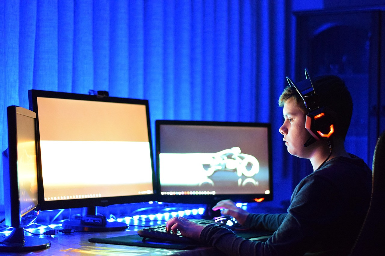 Representative image: gamer playing on computer