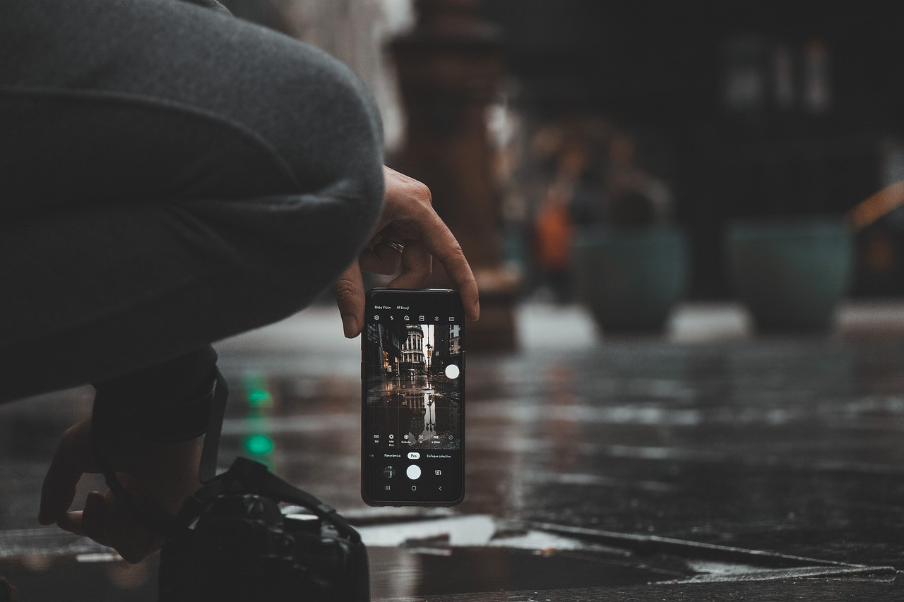 Representative image: smartphone in hands