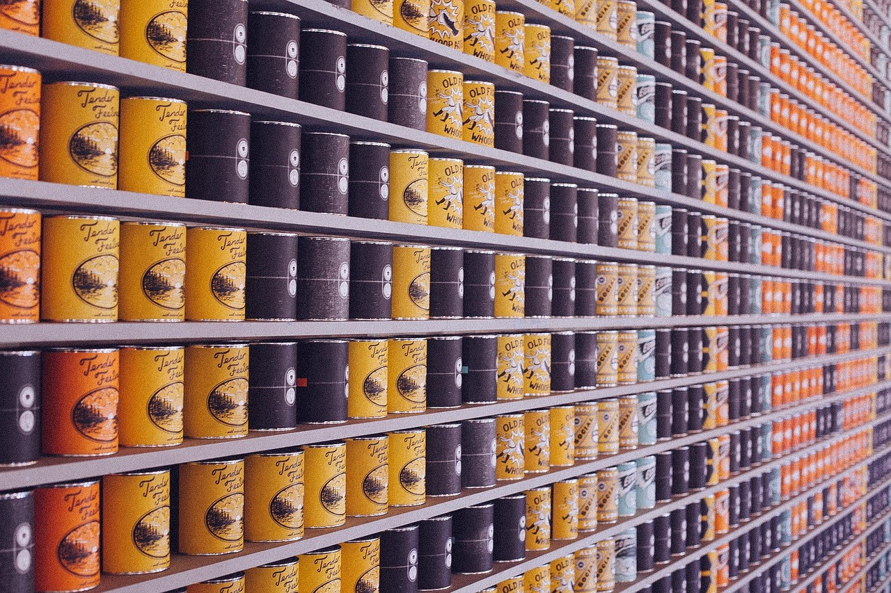 Representative image: packaged food labels on shelf