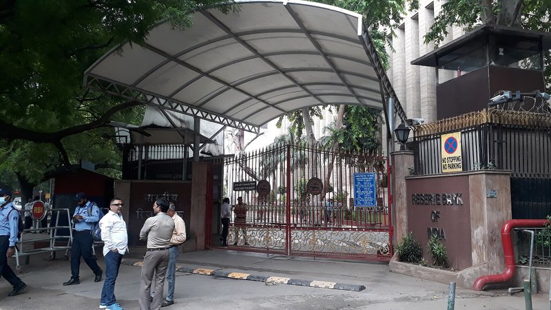 Gold slide drags RBI reserves down for a seventh straight week