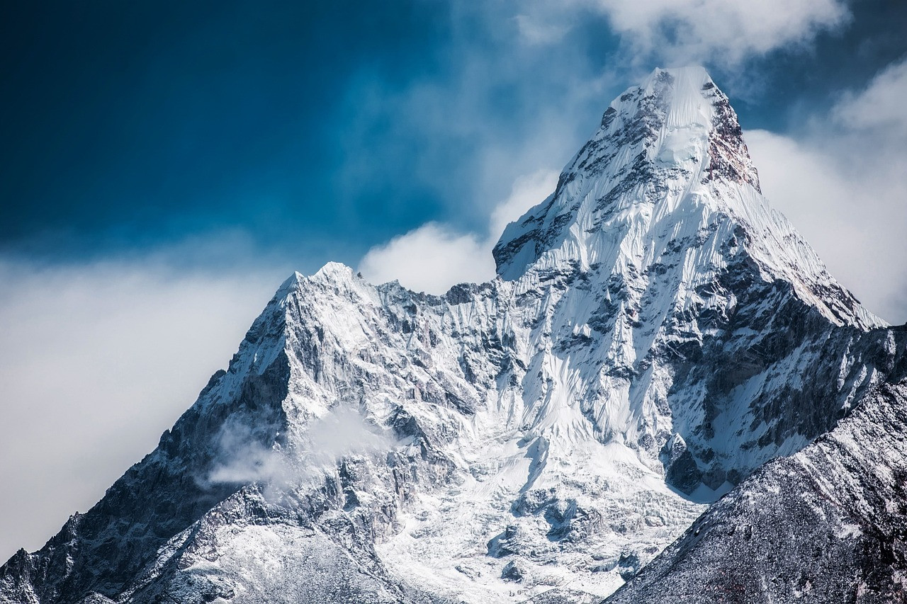Representative image: himalaya mountain peaks