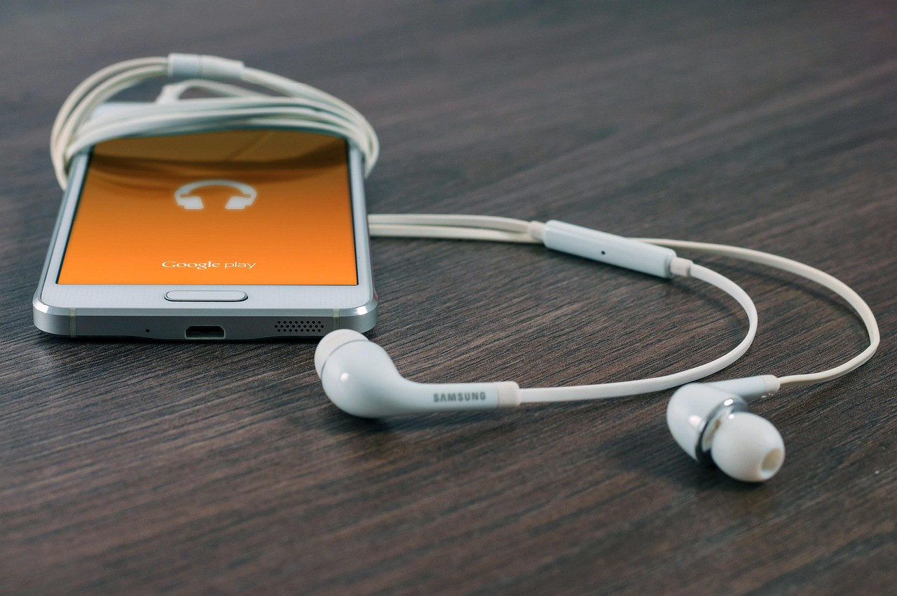 Representative image: smartphone on wooden table