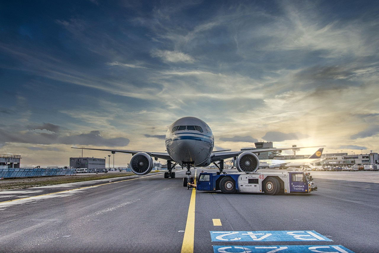 Representative image: airport runway airplane