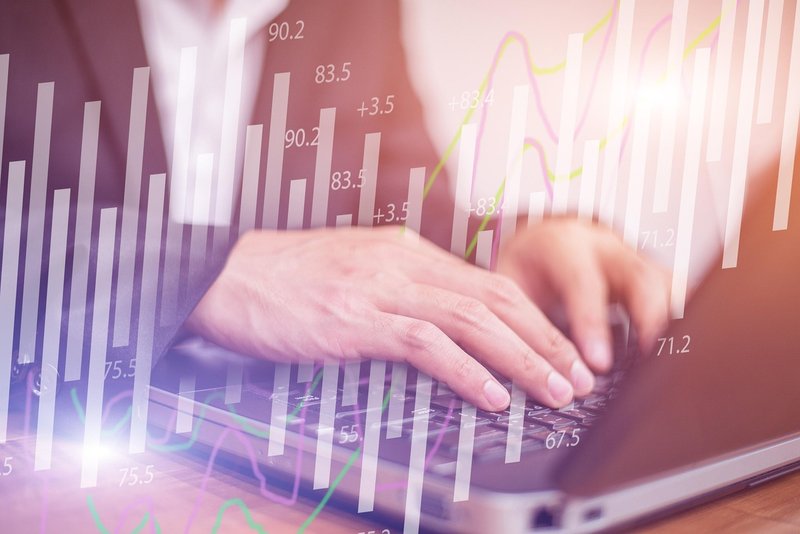 Infosys share drops 4% to Rs 1,107 as brokerages split on guidance cut