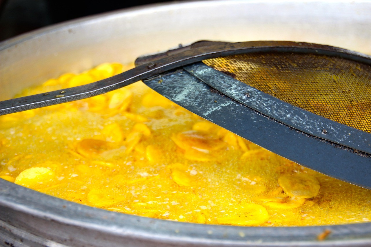 Representative image: frying snacks in hot oil