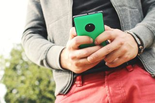 Moderate social media use linked to best moods; half of young are heavy users: Gallup