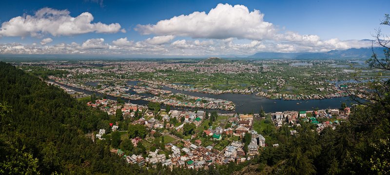 Motorboats, jet skis off Dal Lake after High Court order; shikara rides continue