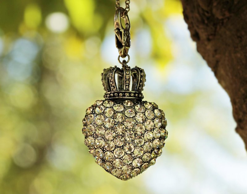Nirva raises $25 million for AI pendant that hears only its wearer