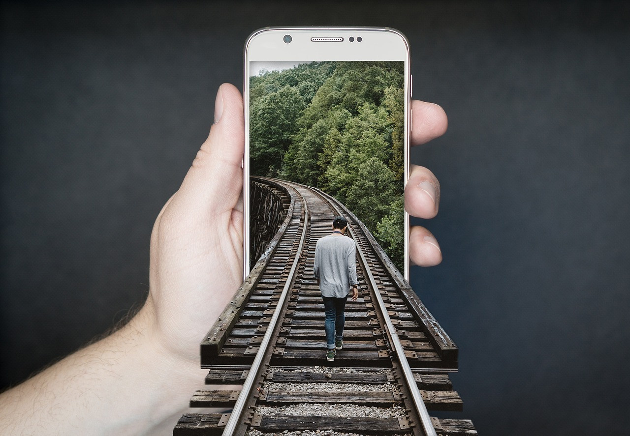 Representative image: shopkeeper smartphone payment