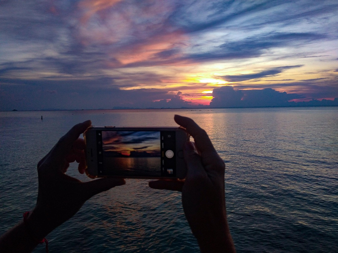 Representative image: mobile phone in hand