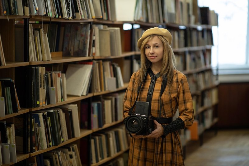 Representative image: woman journalist camera