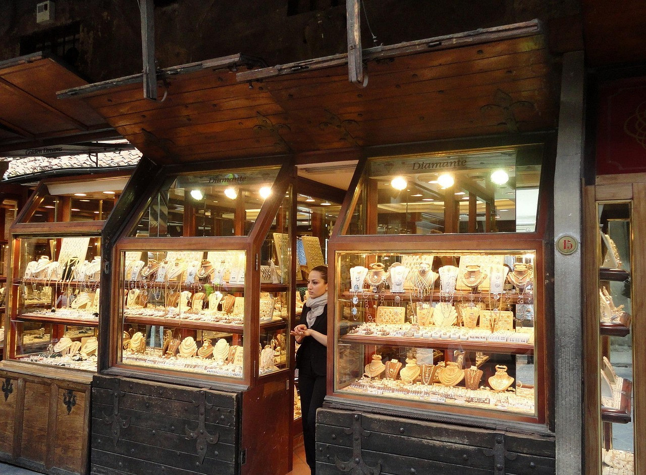 Representative image: gold jewellery display showroom
