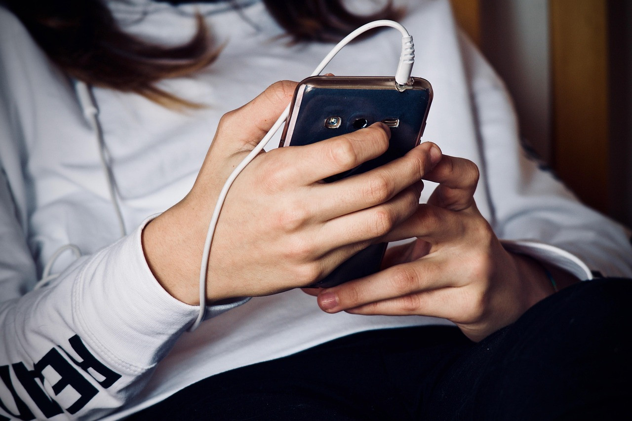 Representative image: teenager using smartphone