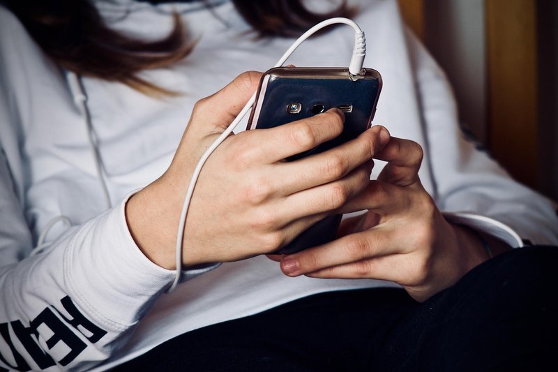 Philippine House votes to bar under-13s from social media; stricter Senate bill looms