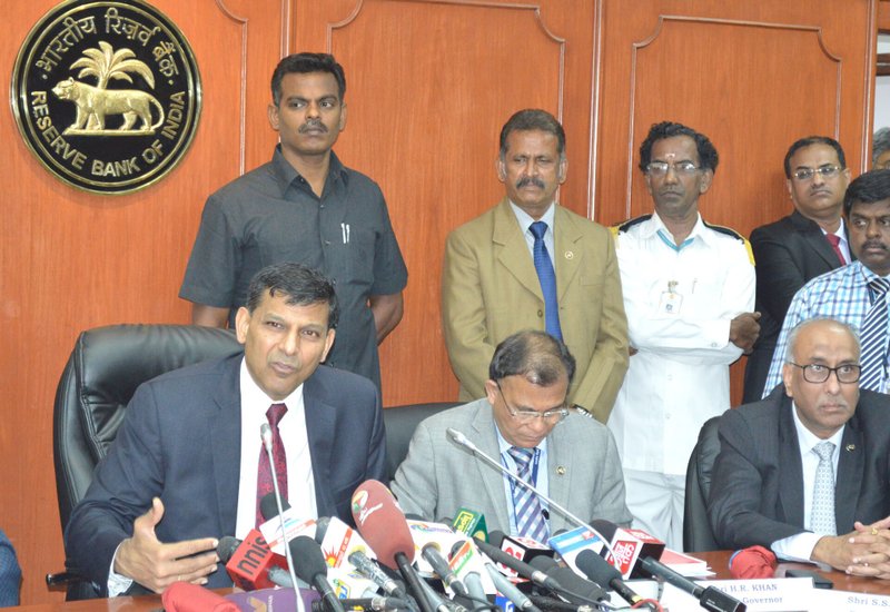 Raghuram Rajan: India should not deplete forex reserves to defend rupee