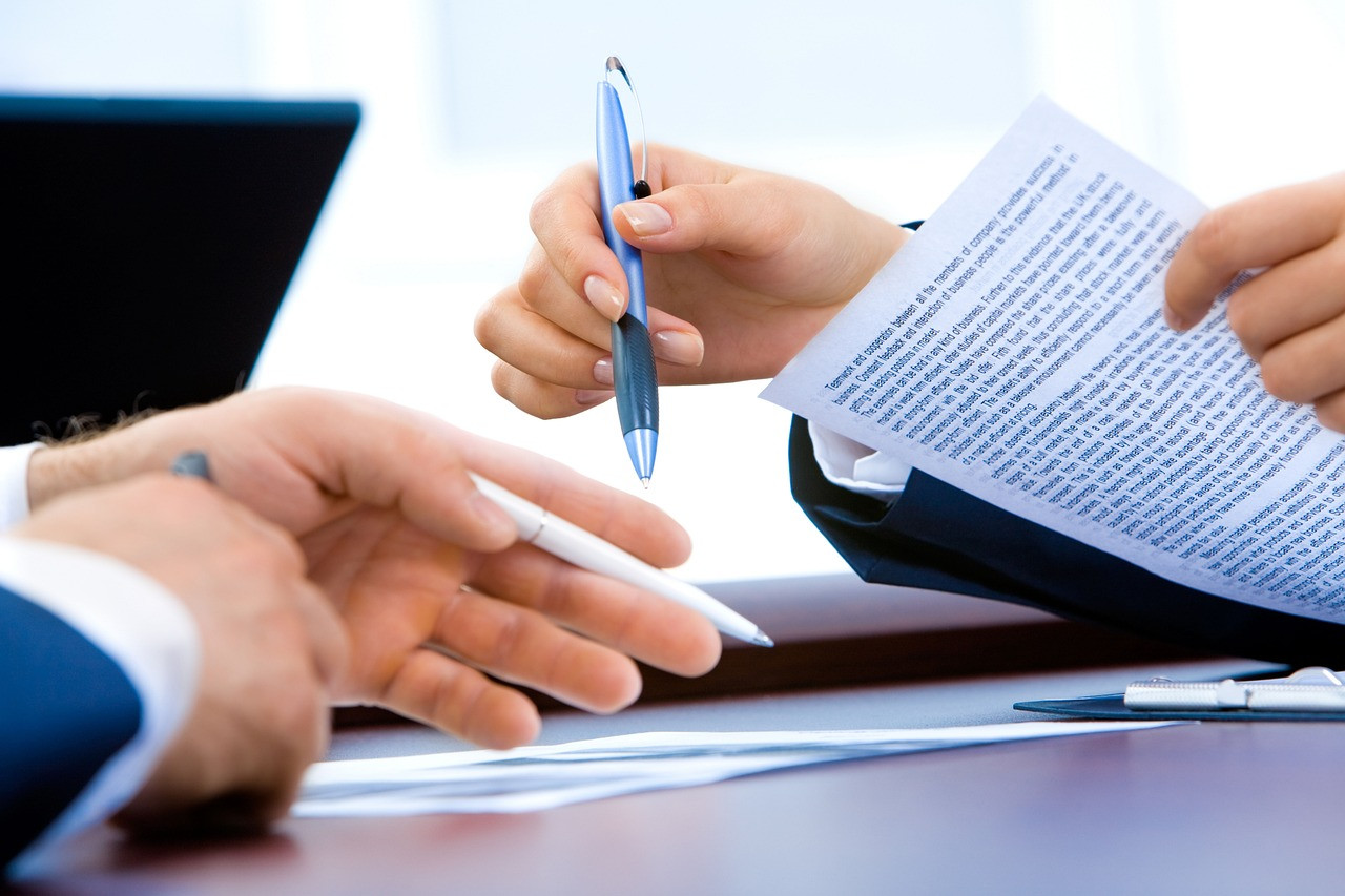 Representative image: business people signing contract