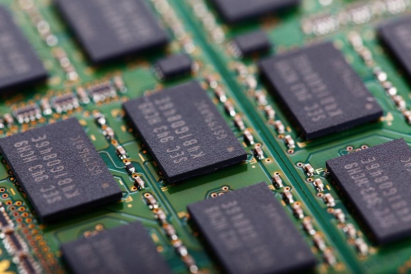 Samsung guides to record $80 billion quarterly profit as AI memory demand soars