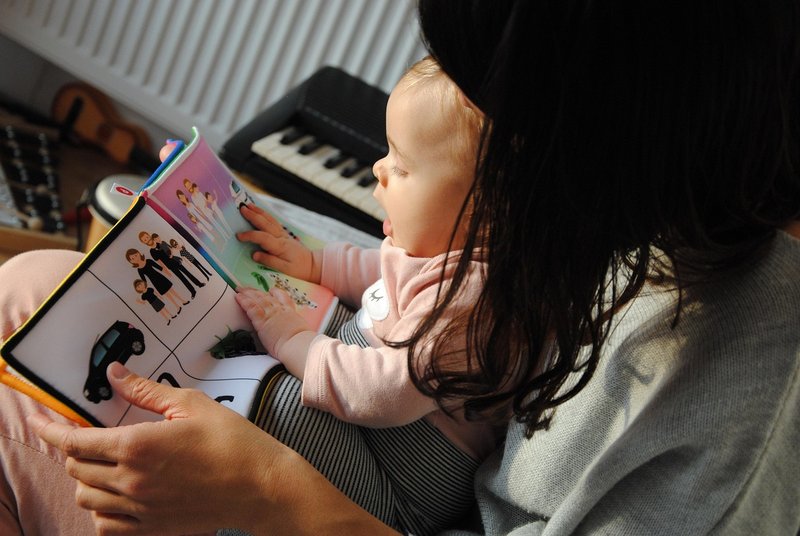 Story time and play light up toddler brains more than a film, Northwestern study finds