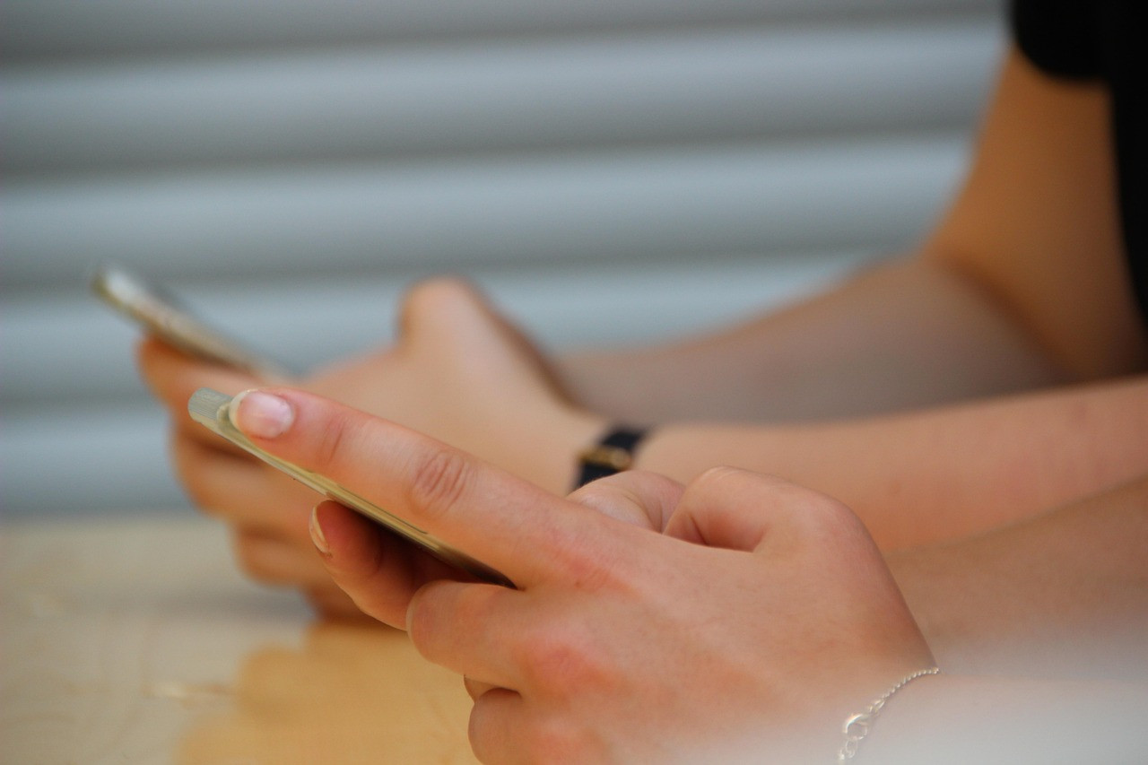 Representative image: teenagers using smartphones