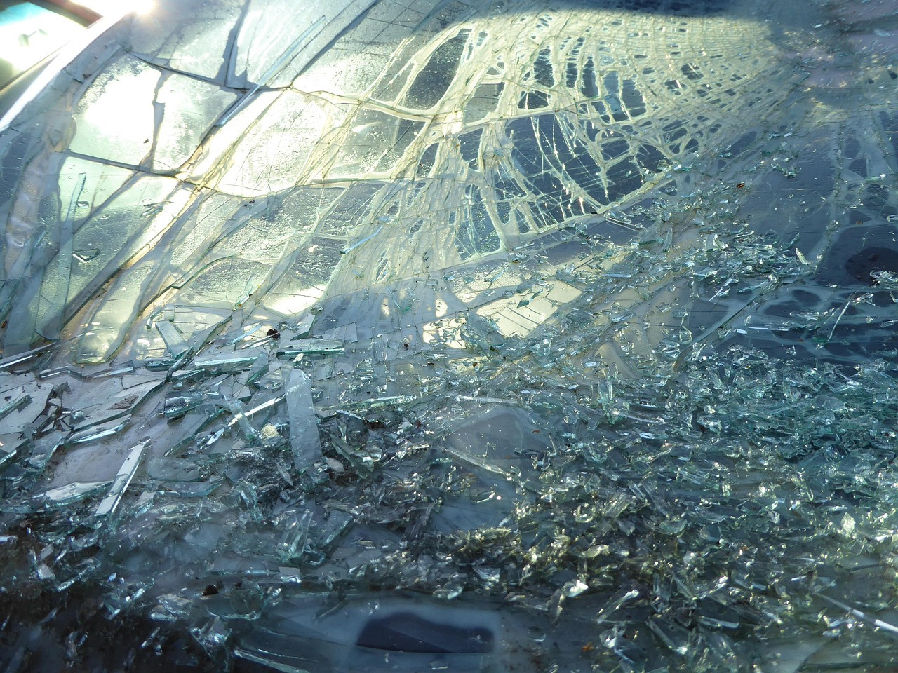 Representative image: cracked car windshield