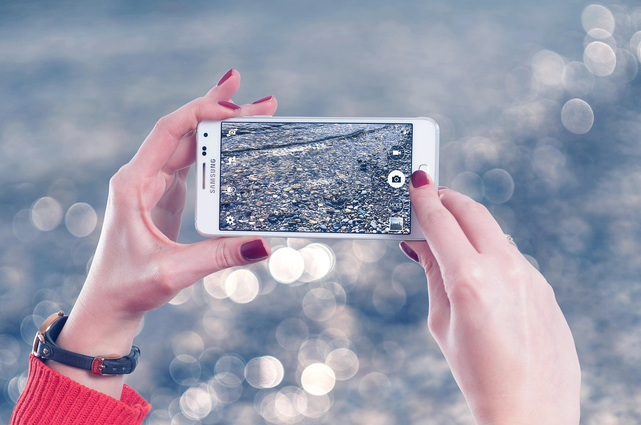 Representative image: young woman using smartphone