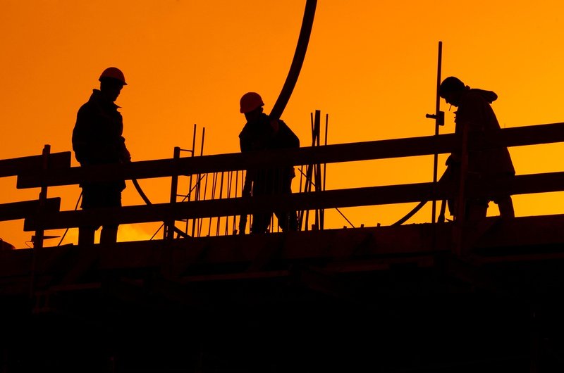 UK jobs plans promise 22,400 apprenticeships a year for under-25s