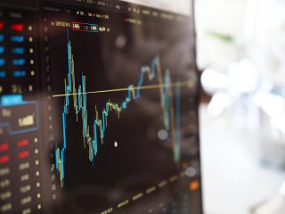 Wall Street: Nasdaq Falls 1.25% on OpenAI Revenue Report, Oil Rises
