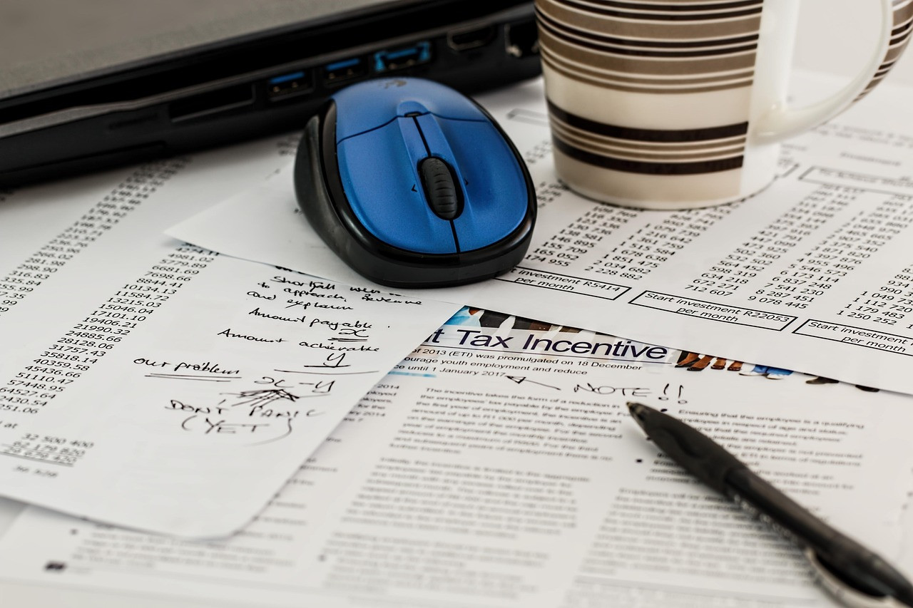 Representative image: tax form calculator