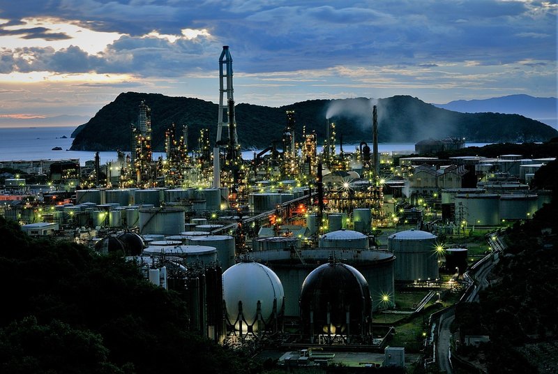 Zelensky ends energy truce, says Ukraine will hit Russian refineries again